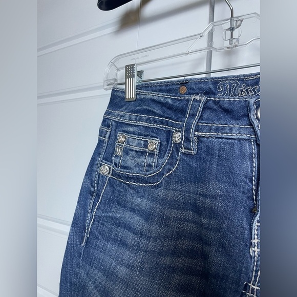 Miss Me Fleur de Lis Sequin Studded Rhinestones Cuffed Cropped Capri Jeans Low - Picture 3 of 8